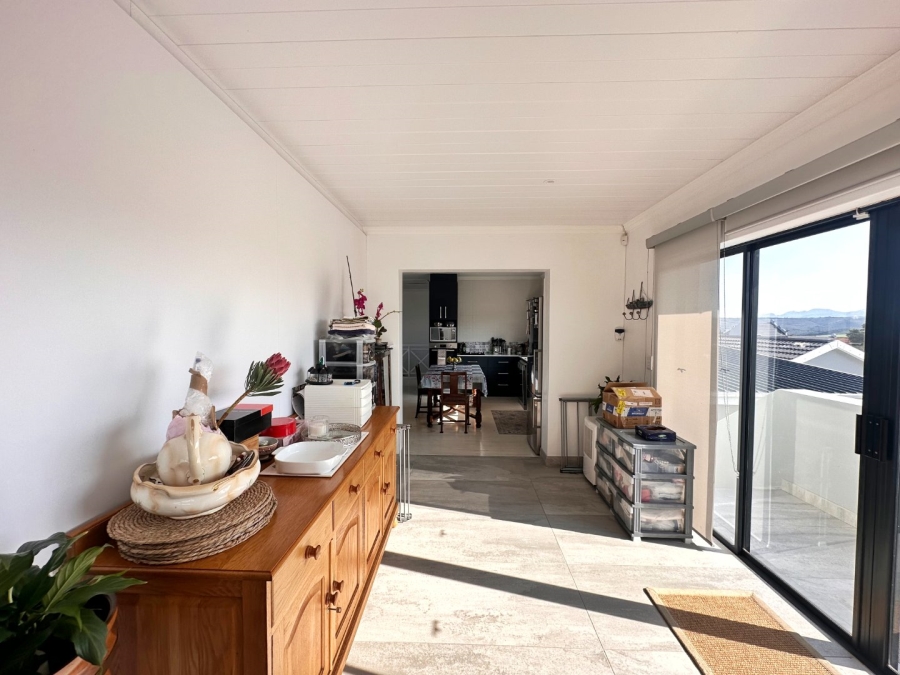 5 Bedroom Property for Sale in Fraaiuitsig Western Cape
